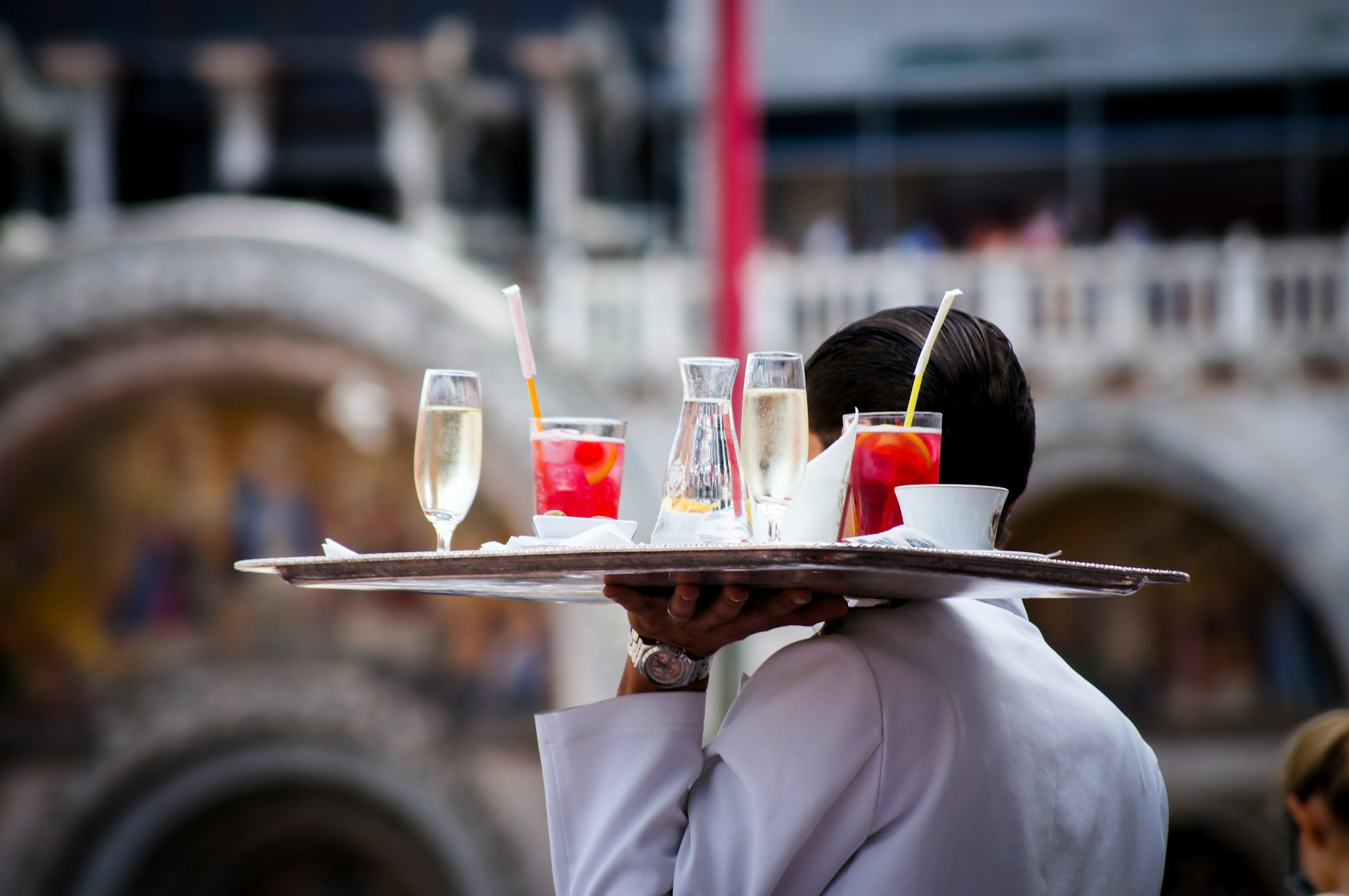 Cómo evaluar el desempeño de los meseros en un restaurante