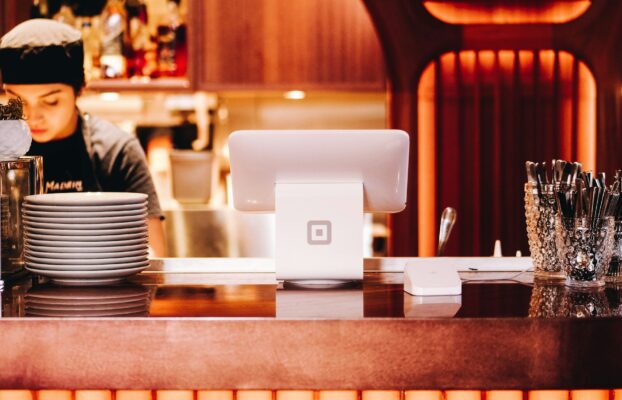 Como la tecnología para restaurantes impulsa la eficiencia operativa